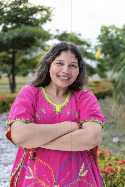 Emprendedora con blusa rosa